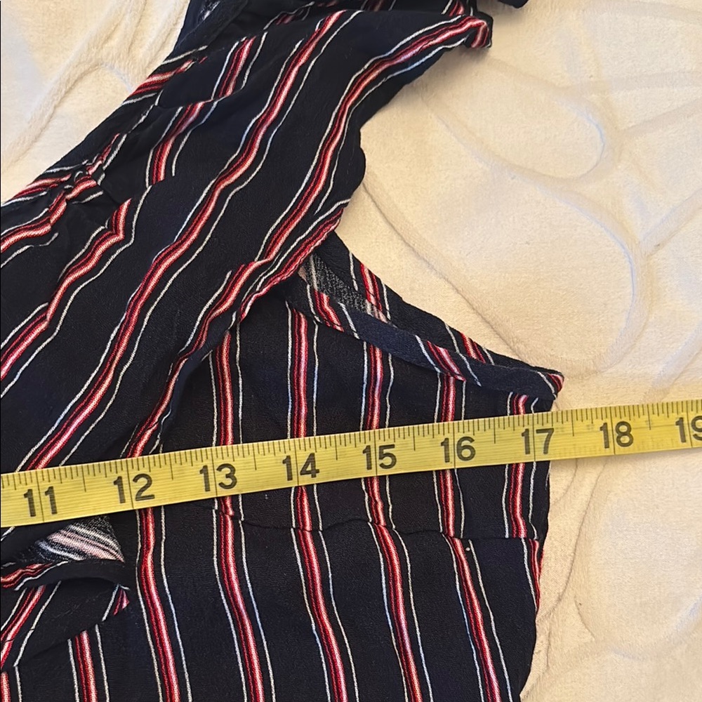 🆕 Striped Ruffle Tie-Front Top - Picture 5 of 6